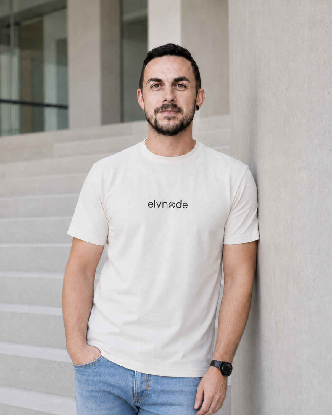 Tobias Burkhart, Gründer von elvnode